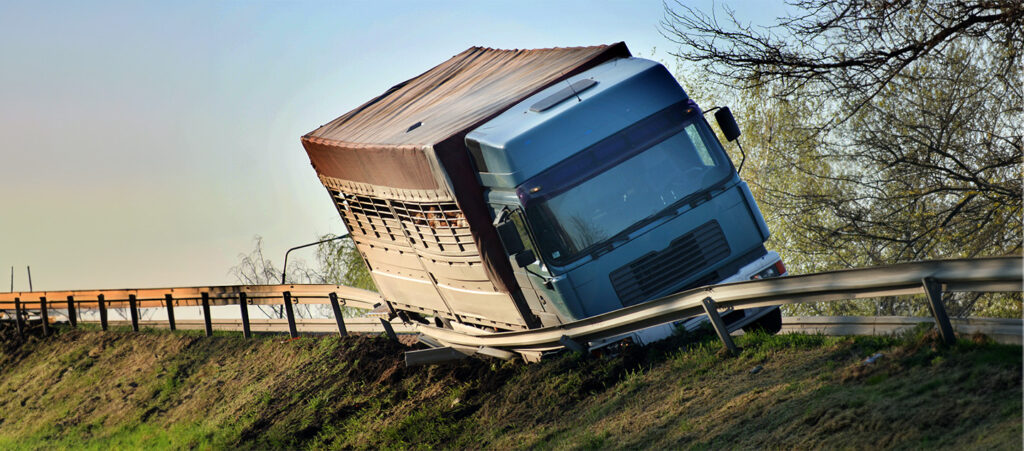 ¿Por qué debería contar con un seguro de transporte terrestre para mis operaciones logísticas?